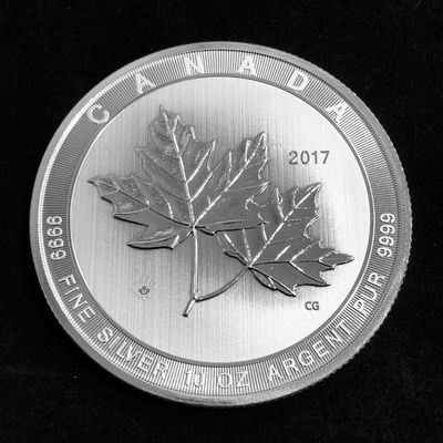 50 Dollar Kanada 50 Dollar Kanada "Magnificent Maple Leaf" 2017 10 oz. .9999 Silber ST