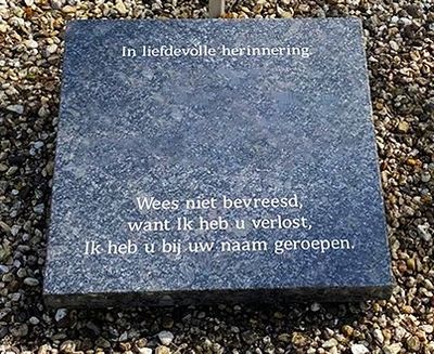 Graf-  Gedenktegels Inclusief 40 letters (vanaf €495,-)