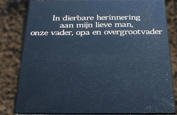 Graf-  Gedenktegels Inclusief 40 letters (vanaf €495,-)