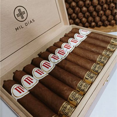 Crowned Heads Mil Dias Topes