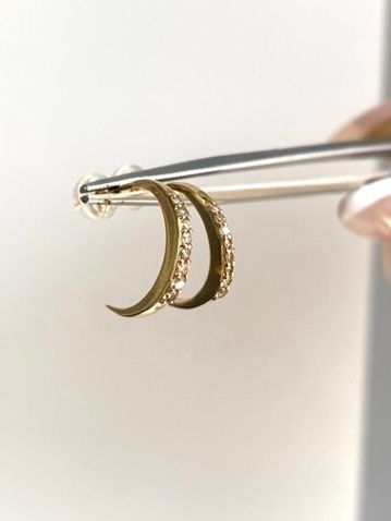 SE179/150T450  18K D: 0.22cts/1.6g