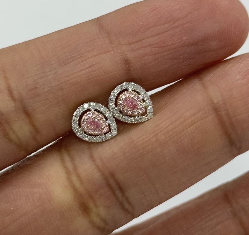 SE440 18KW Pink Dia Pear-058ct/1.5g