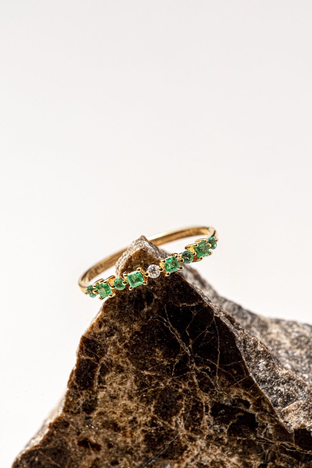 SR572, Colour: 18KY EM-0.24cts D-0.02cts/1.13g
