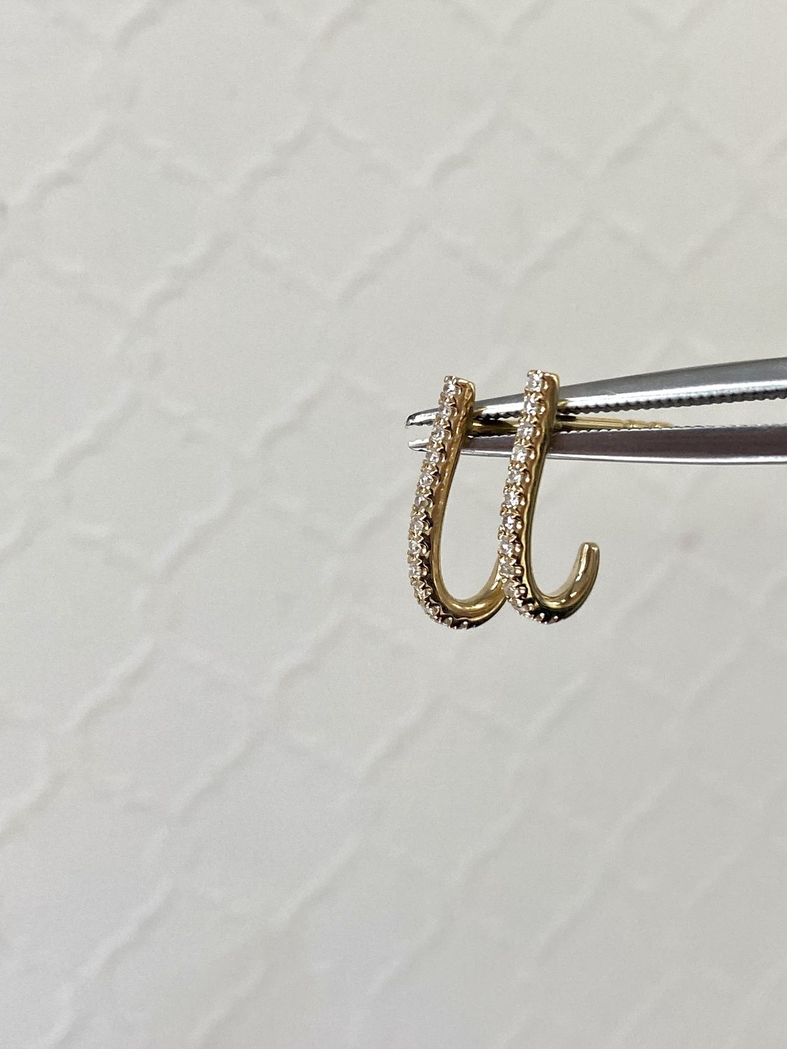 Diamond huggie earrings 14KY-: 0.13cts 1.32g