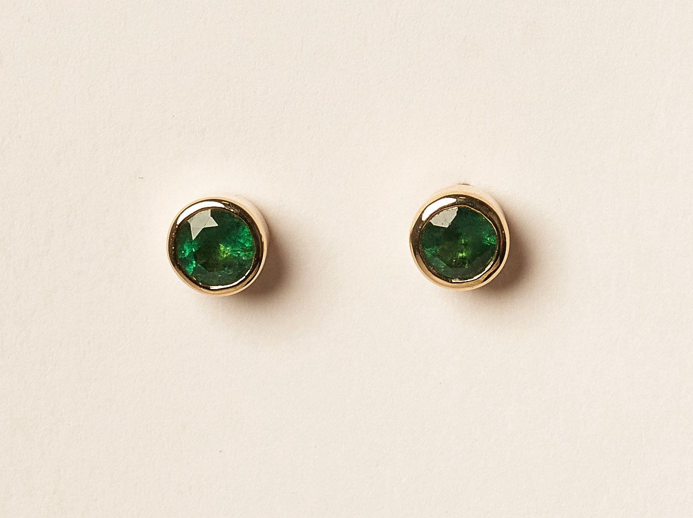 14KYG EMERALD ER-: 1.62cts/G: 3.4g