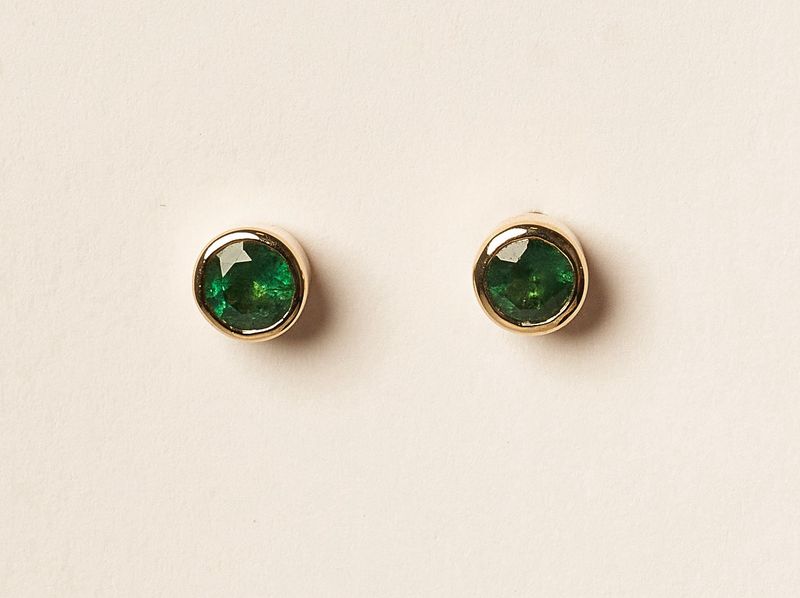 14KYG EMERALD ER-: 1.62cts/G: 3.4g