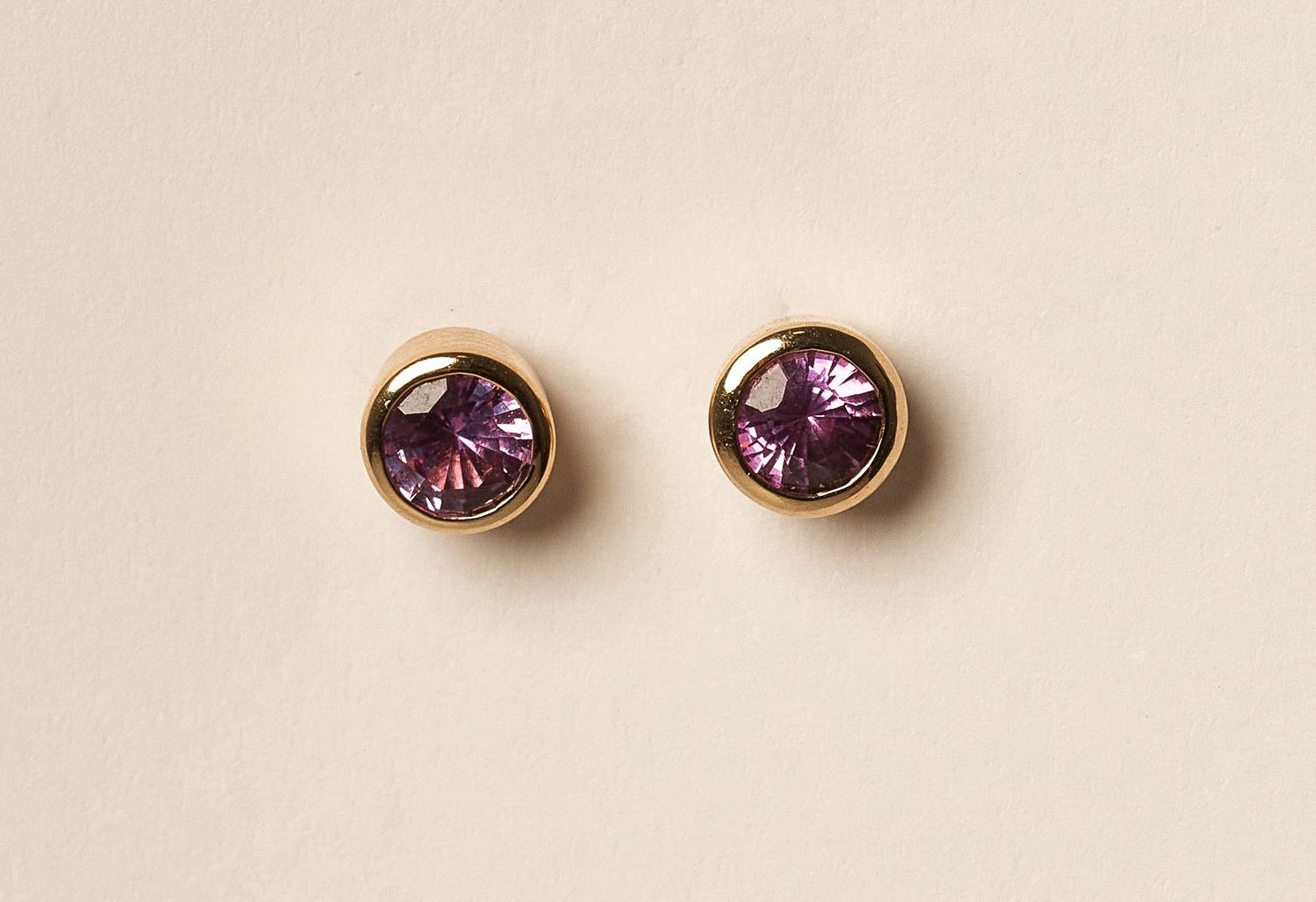 14KYG PINK SAPP ER-: 1.89cts/G: 3.2g