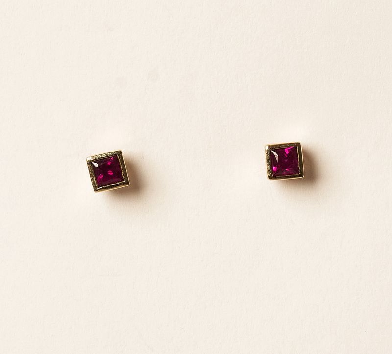 14KYG RUBY ER-: 1.32cts/G: 3.3g