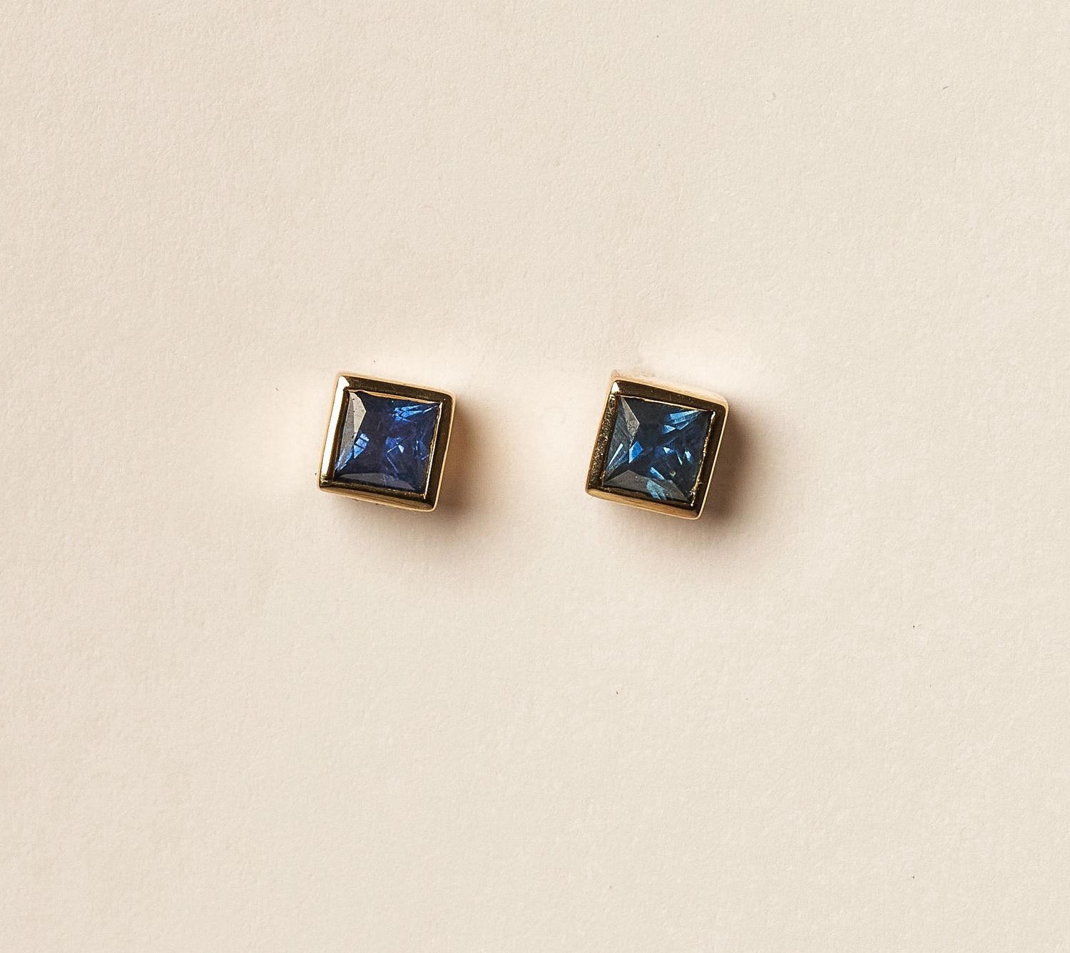 14KYG SAPP ER-: 1.35cts/G: 3.19g