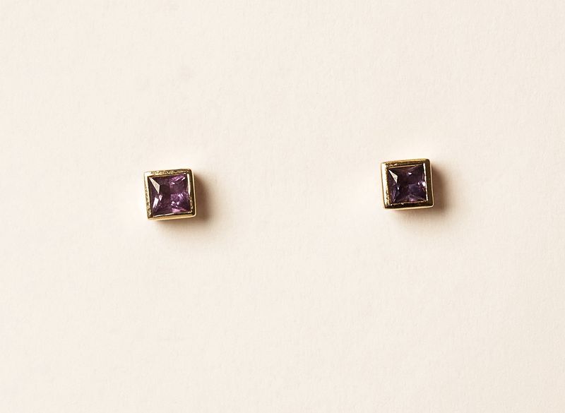 14KYG PINK SAPP ER-: 1.32cts/G: 3.22g
