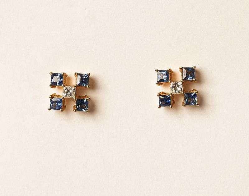 18K Four stone studs
