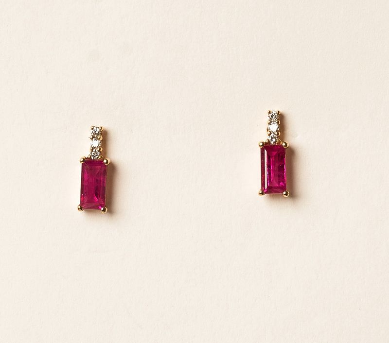 18KYG D, RUBY ER-: .03, .57cts/G: 1.45g