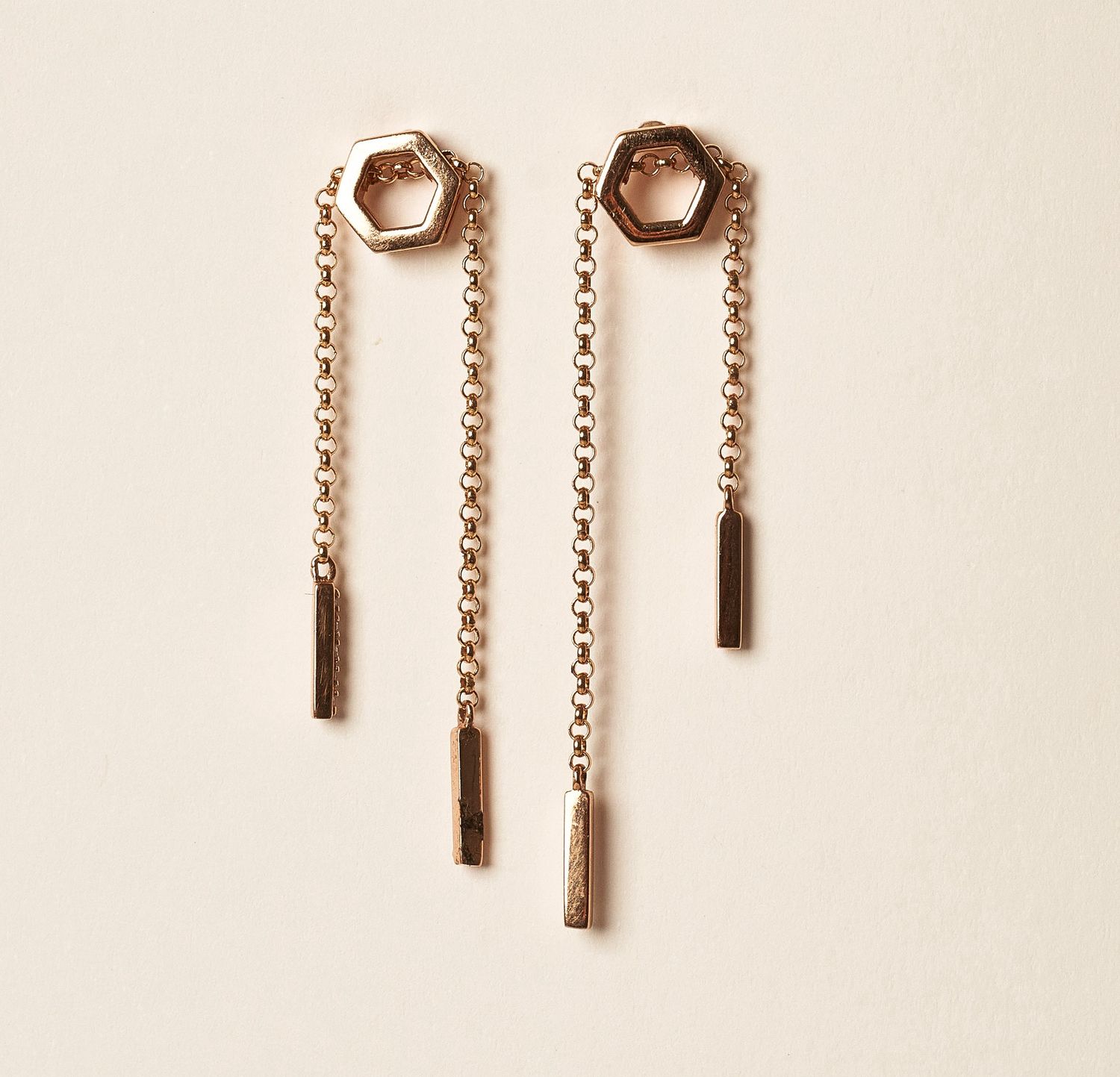 Honeycomb earrings 14krg-: .04cts/G: 1.96g