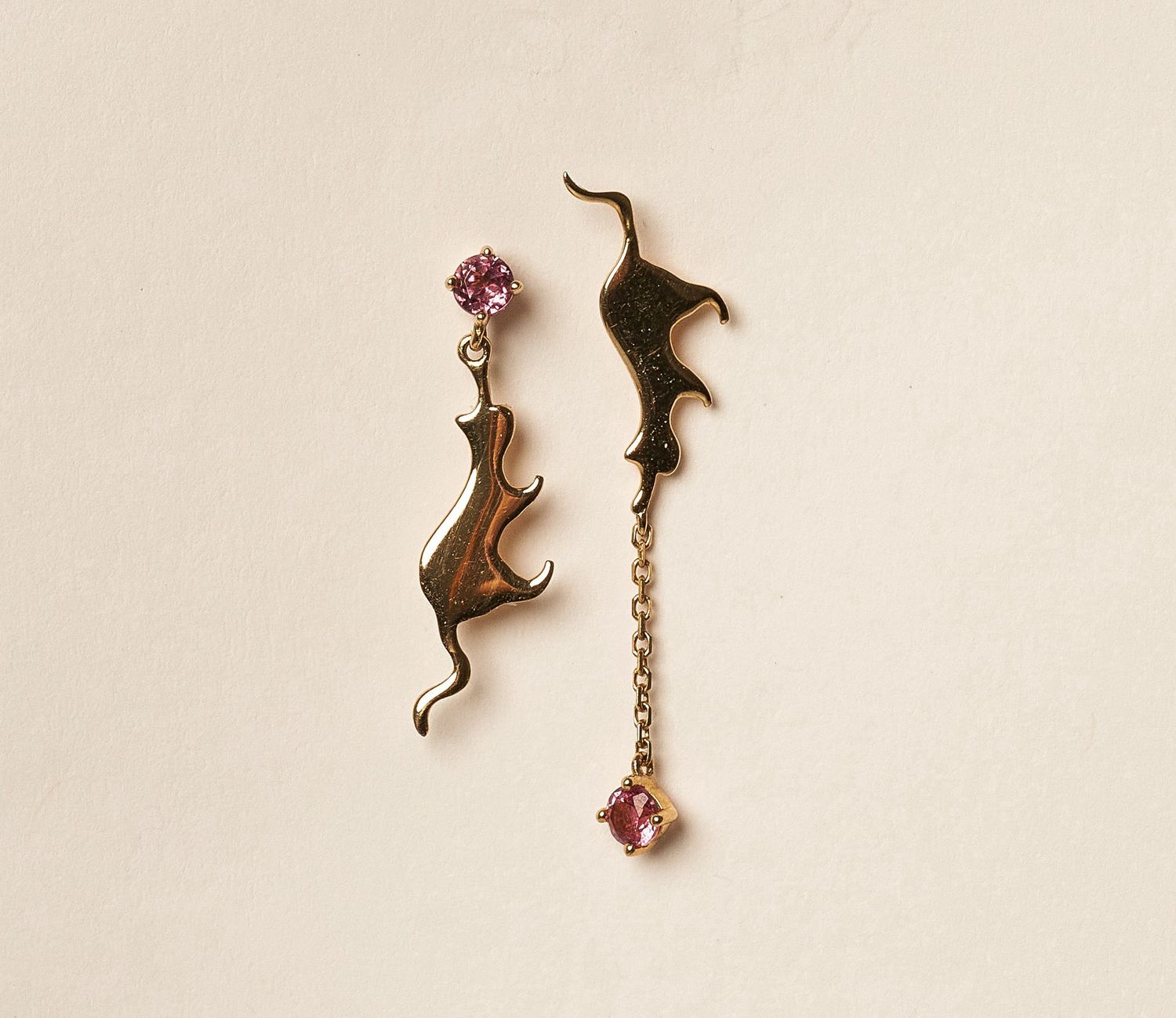14KYG PT Cat Earrings: 0.02cts/G: 0.9g