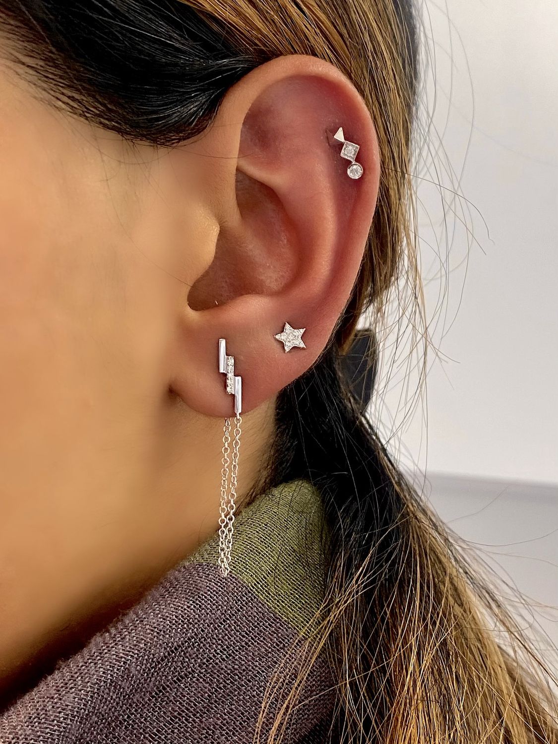 Thunder earrings 18KWG: 0.05cts/1.86g