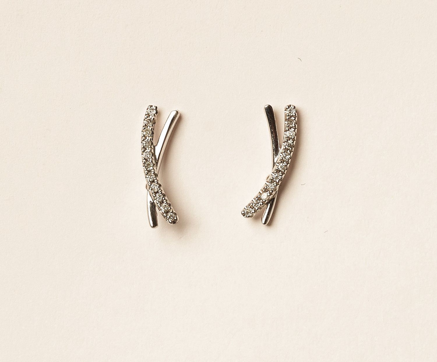 Curve Dia studs 18KWG 0.08cts/0.75g