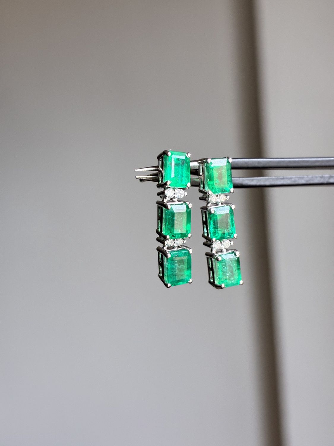 14KW Emerald dangle-2.77ct D-.08ct/2.94g