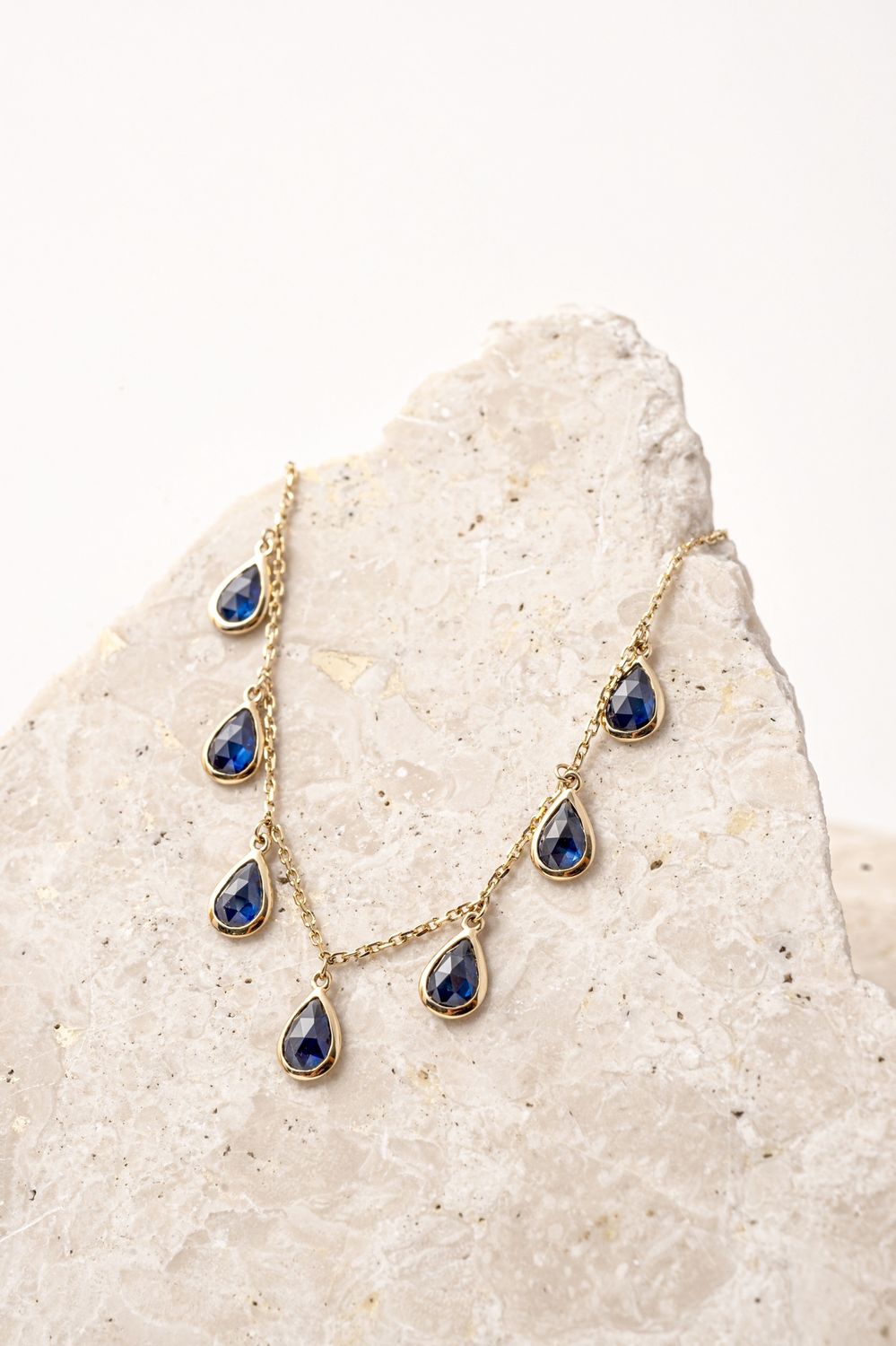 14KY Sapphire necklace, Colour: Midnight Sapp 3.16cts/2.52g