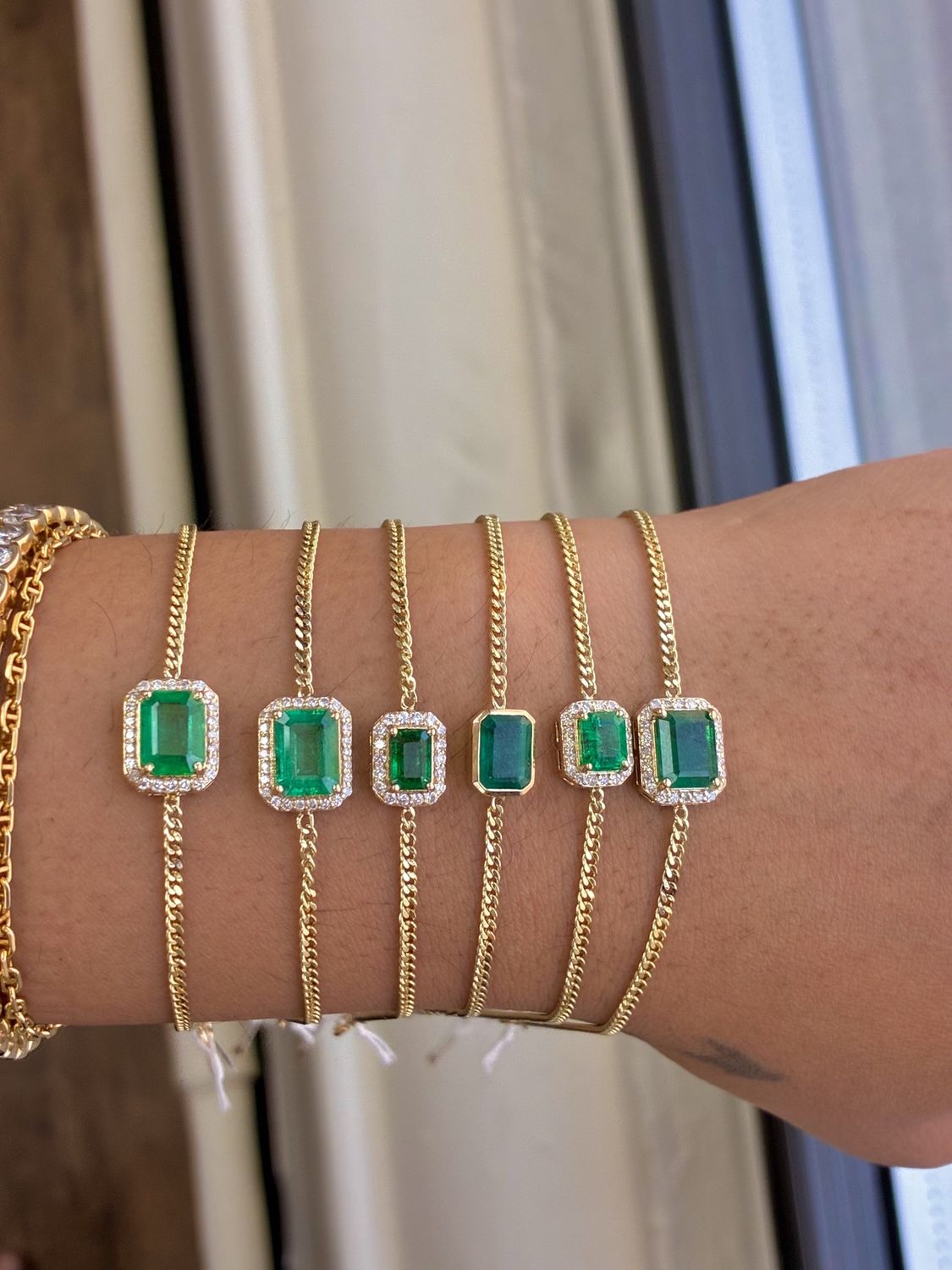 Dia Emerald curb