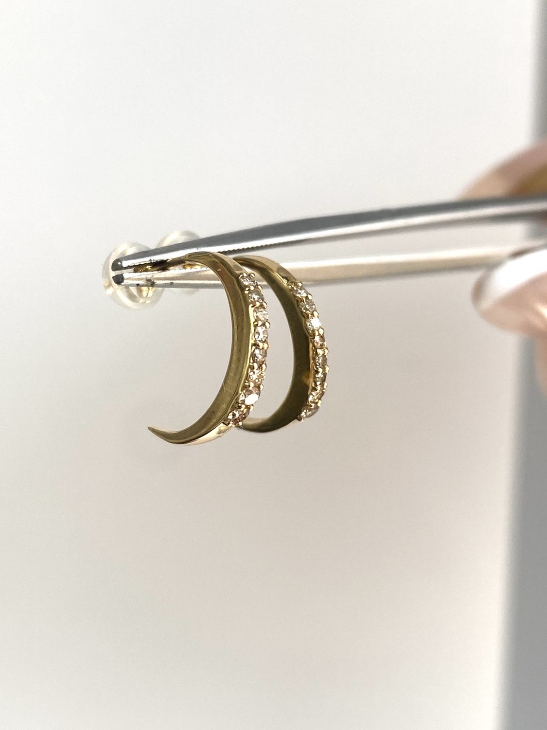 Half Moon Dia Hoops 18K D: 0.22cts/1.6g