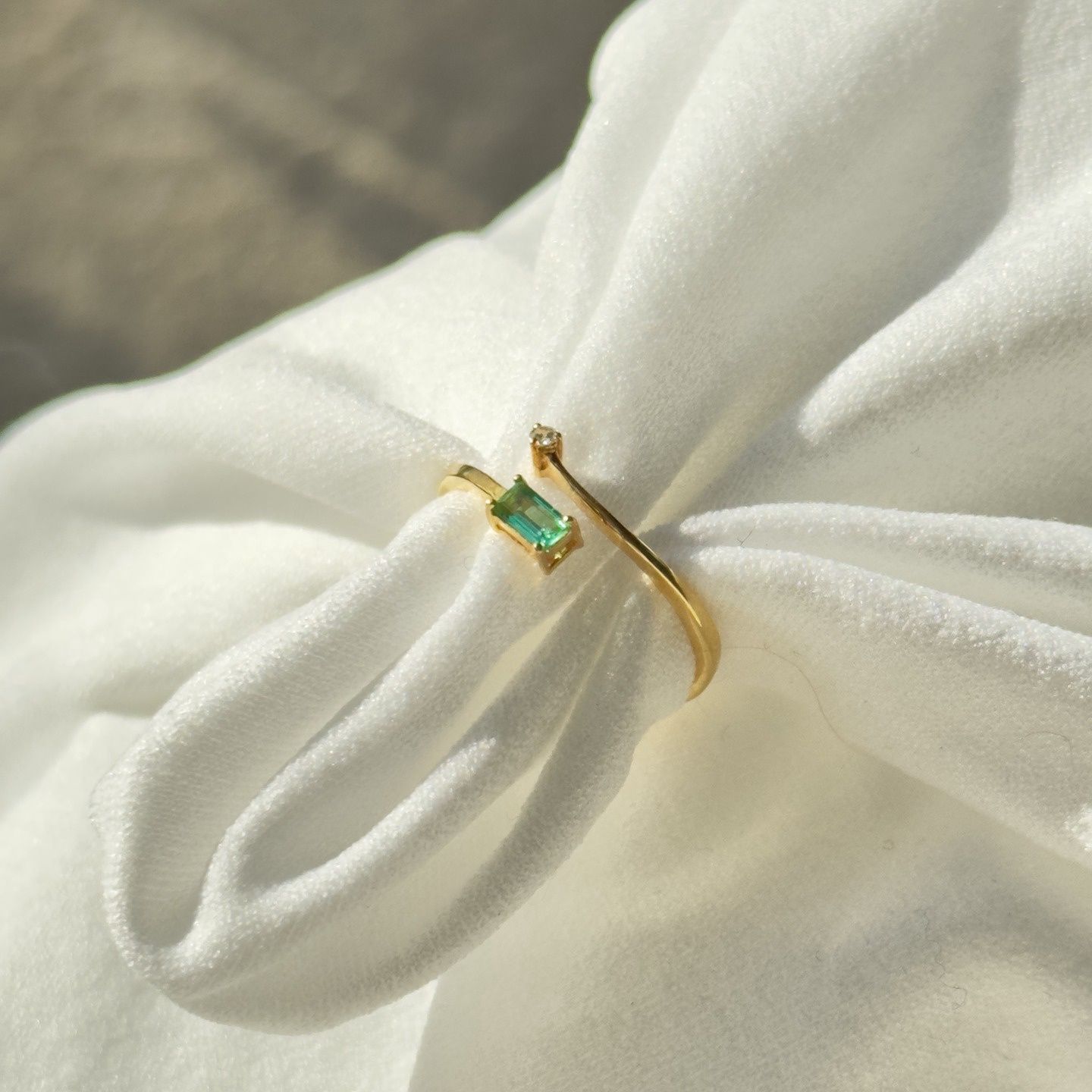 Mini Emerald Twist Ring