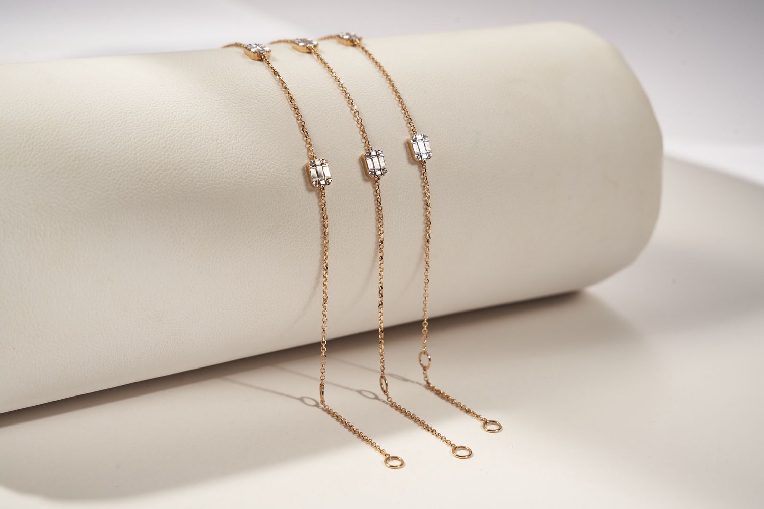 Baguette diamond bracelet, Colour: 14KY 0.22ct/1.04g