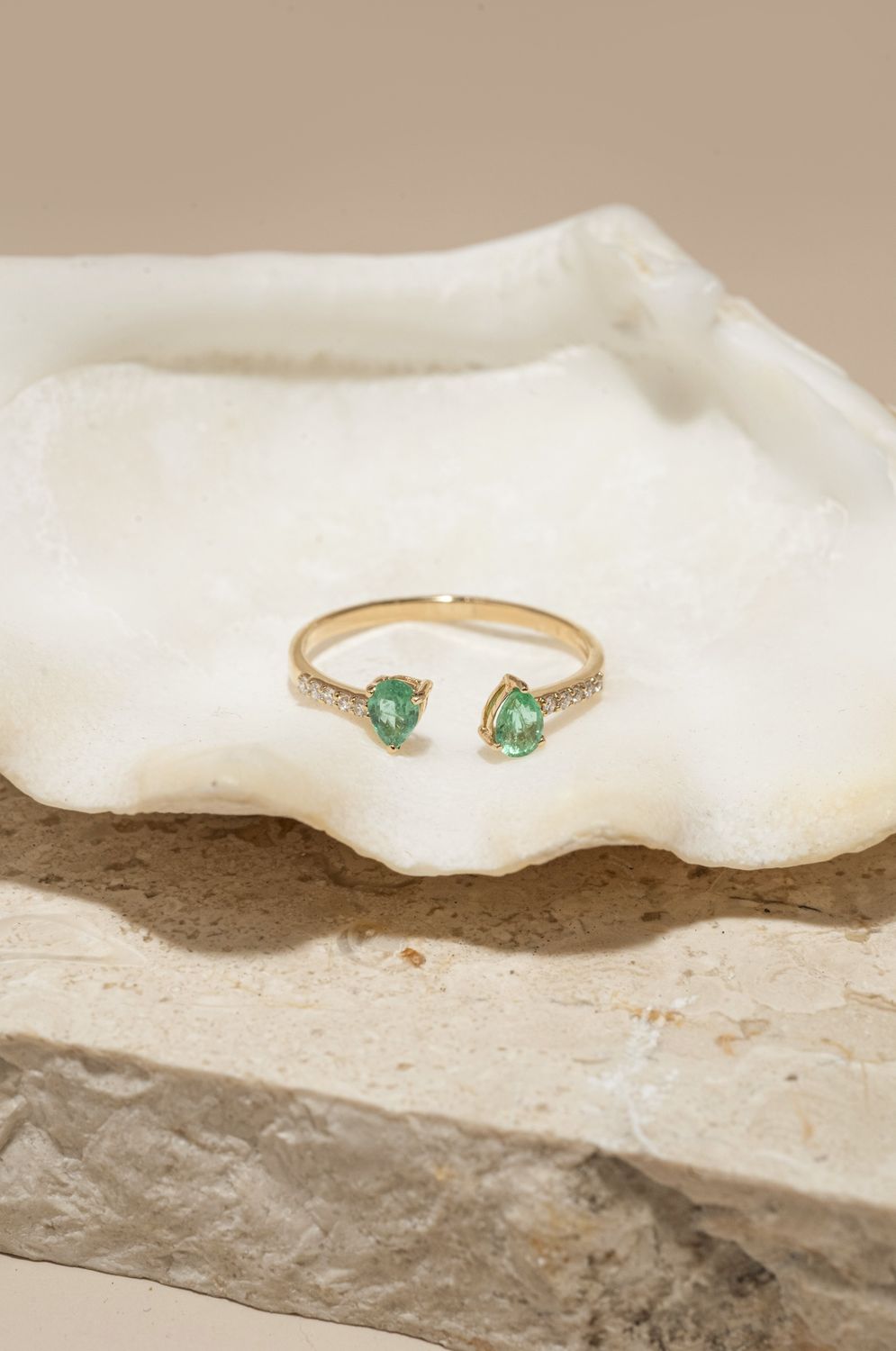 SR703, Colour: 18KY EM-0.4ct D-0.07ct/1.27g