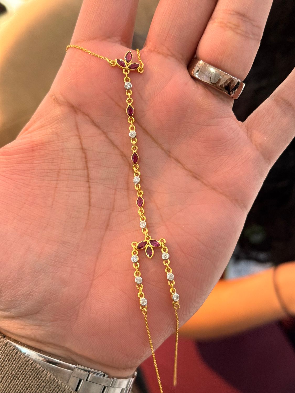 14K Yellow Gold Petal Hand Chain, Colour: R: 0.92ct/D: 0.4ct/G: 4.77g
