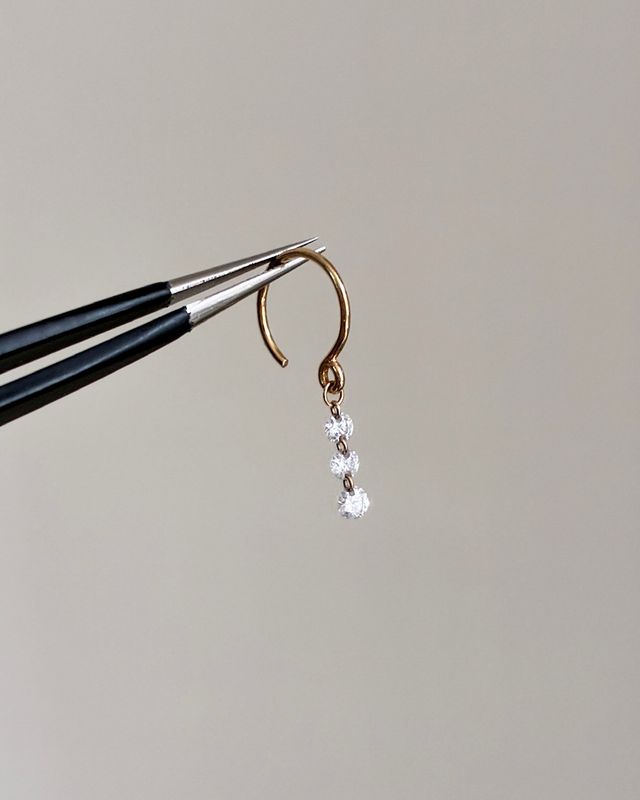Vertical Diamond Ear Cuff