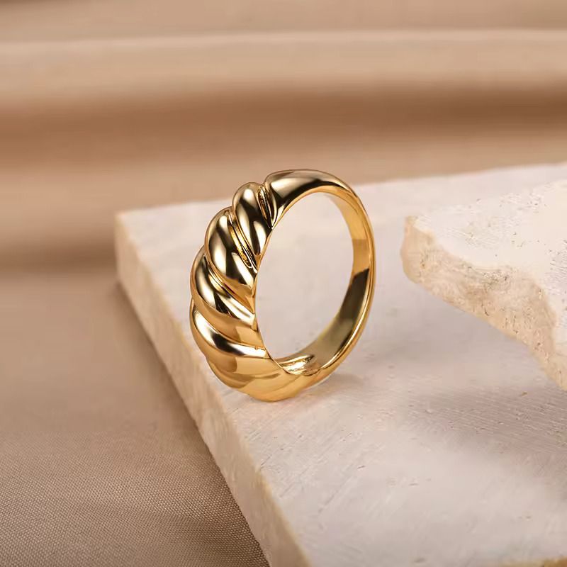 Élégante Échdébordde bague en corne pour femme