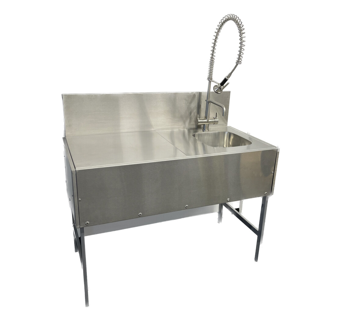Arbeitstisch mit Becken