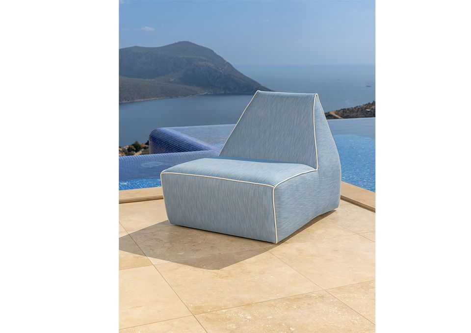CAPRI ARMCHAIR