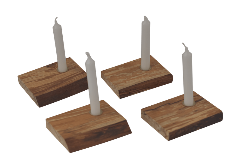 vier Holzplättchen mit  Kerzen
