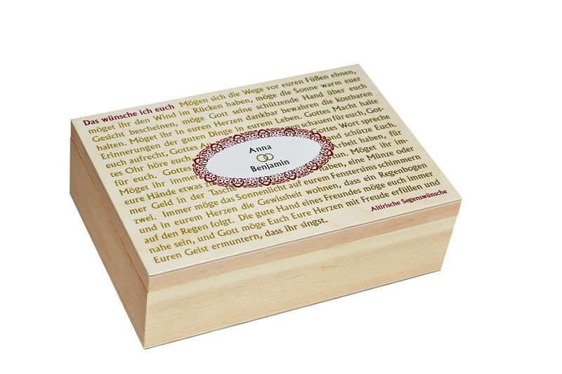 Hochzeitserinnerungen in der Holzbox Holzbox mit Grußtext und Personalisierung für Hochzeit mit Namen und Ringen