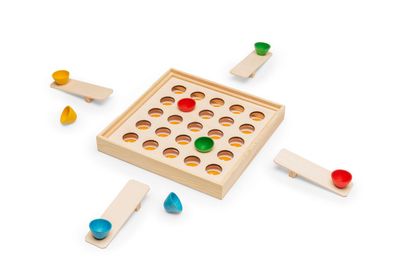 Lernspiel aus Holz - Huthüpfspiel Holzspiel aufgebaut mit 4 Holzwippen und 8 farbigen Holzhütchen und Einlegeblätter