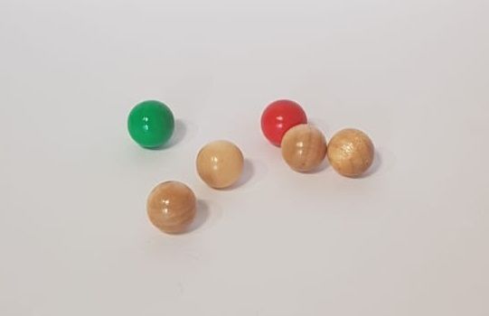 Sparset (5er Set) - Ersatzkugeln Kreiselspiel fünf mal Ersatzkugeln aus Holz für Tiroler Roulette, je vier naturfarbene Holzkugeln, eine rote und eine grüne Holzkugel