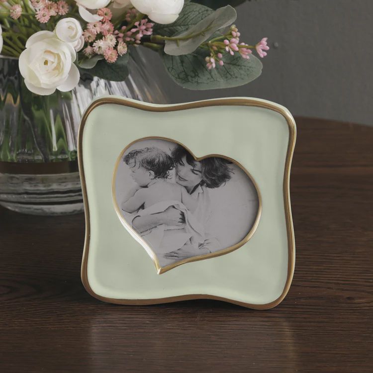 Frame Encanto Curved Heart, Colour: Pistachio