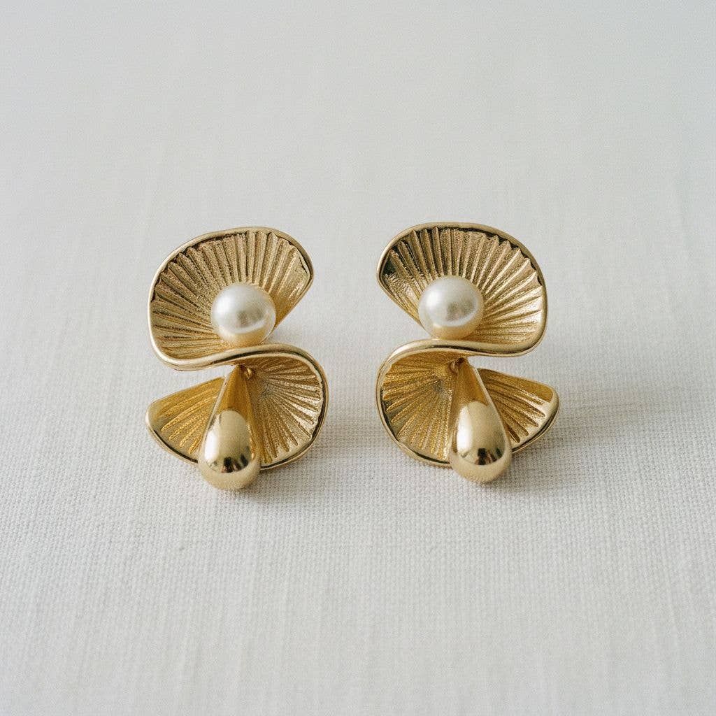 Vintage Inspired Ribbed Pearl Stud Earrings