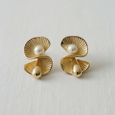 Vintage Inspired Ribbed Pearl Stud Earrings