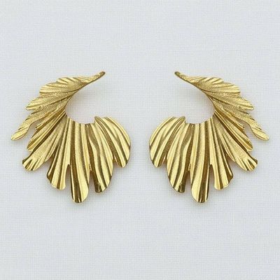 Exaggerated Vintage-Inspired Wing Drop Earrings