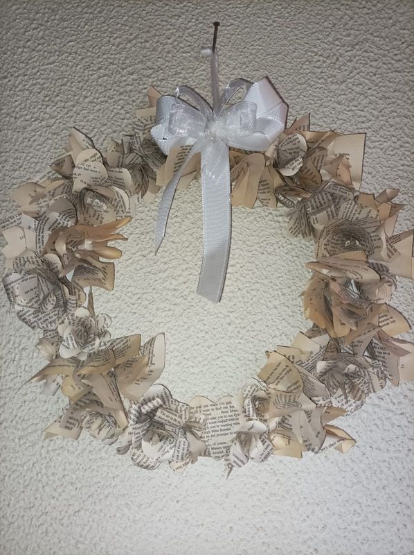 wreathe book pages - couronne pagesde livres