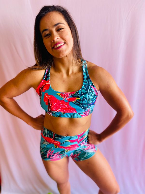 Top Andromeda Turqueza con flores Rosa