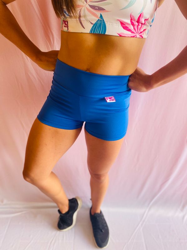Short Azul Cielo Solido