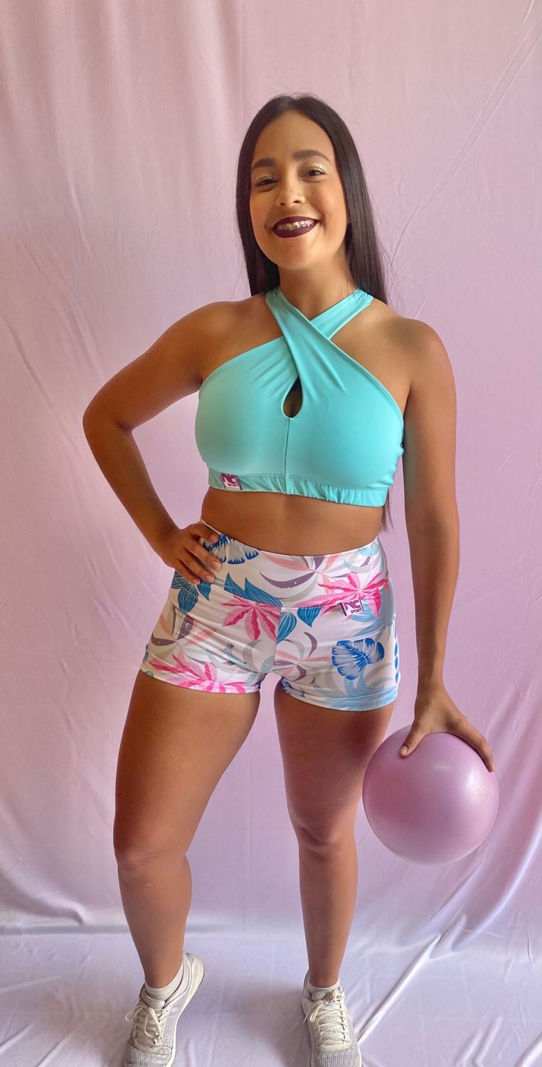 Short Blanco con flores rosa y turqueza