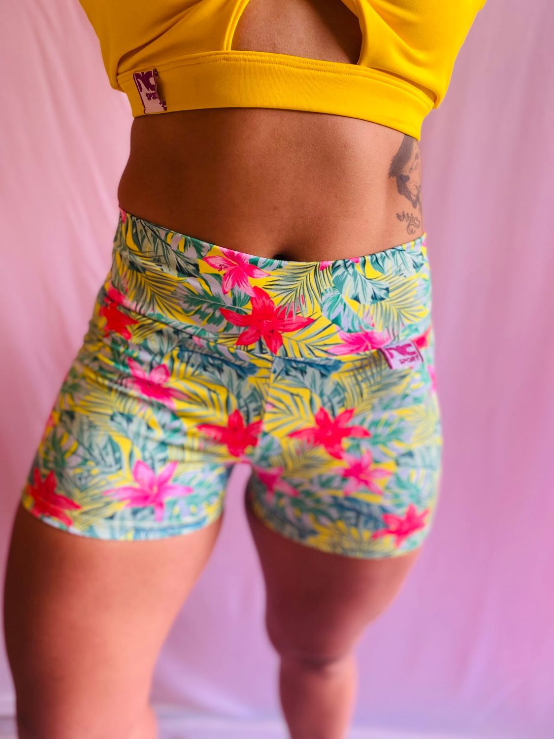 Short Amarillo de Flores