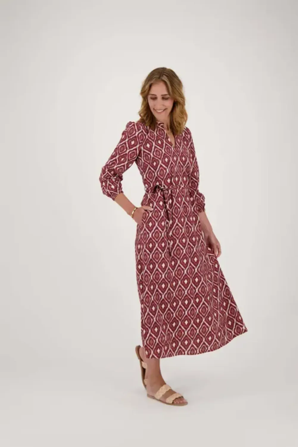 Maxi jurk met ikat print zand/roodbruin