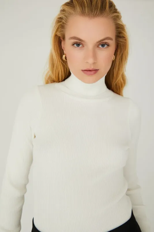 Rib rollneck blouse	005 Off white