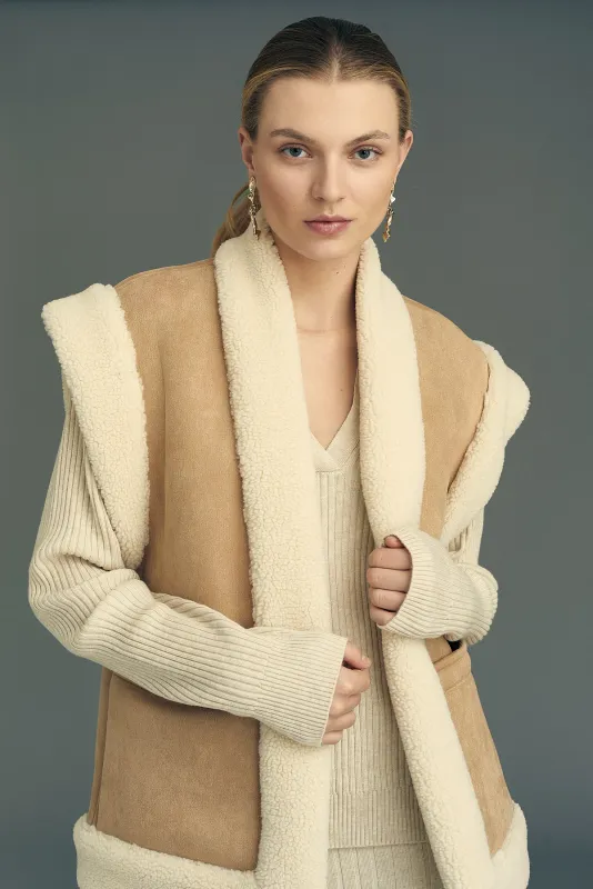 Uria Waistcoat	 210 Camel