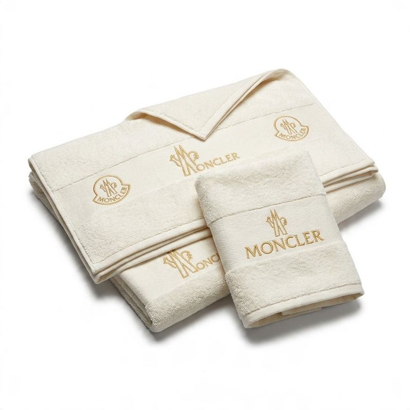 Set of 2 Pearl White Towels with Embroidered Logo