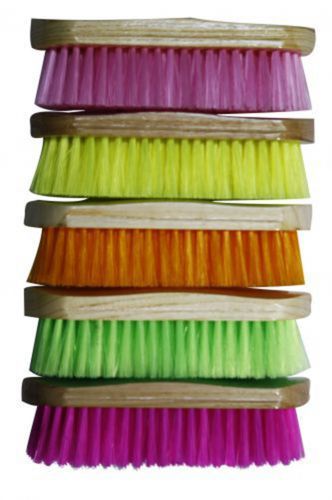 MEDIUM BRISTLE BRUSH